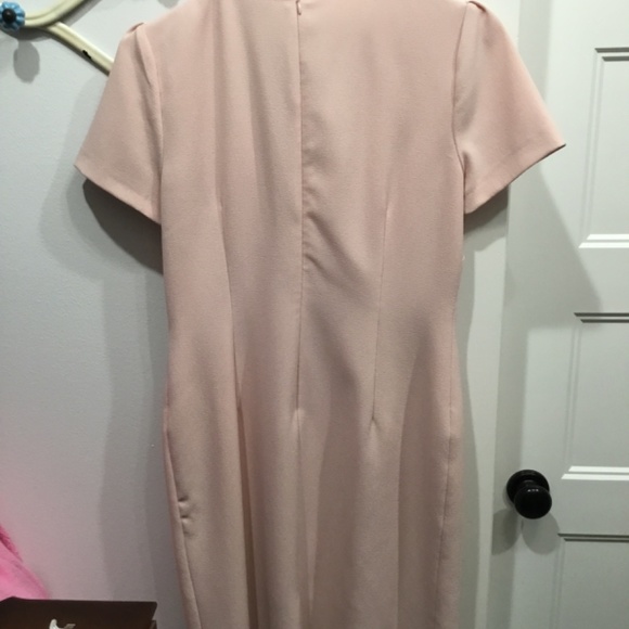 woman’s dress - Picture 3 of 3